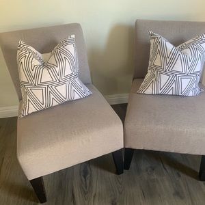 Geometric throw pillow set
